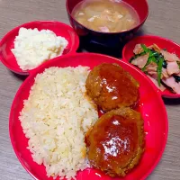 Snapdishの料理写真:3月25日❁︎洋食❁︎
コンソメバターライス
ハンバーグ
ほうれん草のソテー
マッシュポテト
コンソメスープ|ちびゆいさん