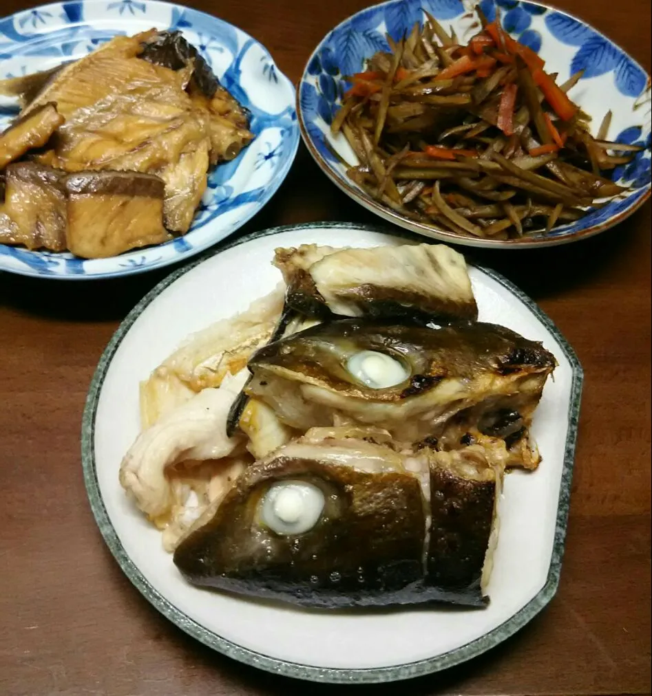 カンパチのあらを塩焼き、煮物 &
その煮汁でごぼう😋|あらいぐまのしっぽさん