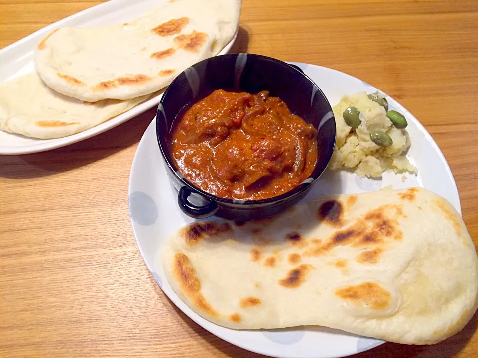 バターチキンカレー&ナン&アンチョビポテトサラダの晩ご飯|pigmegさん