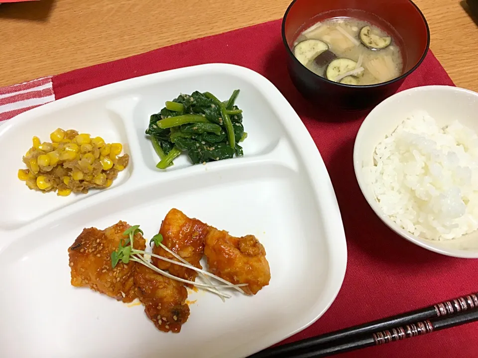 鶏胸肉のピリ辛炒め
ほうれん草のごま味噌和え
コーンのバター醤油炒め|まりさん