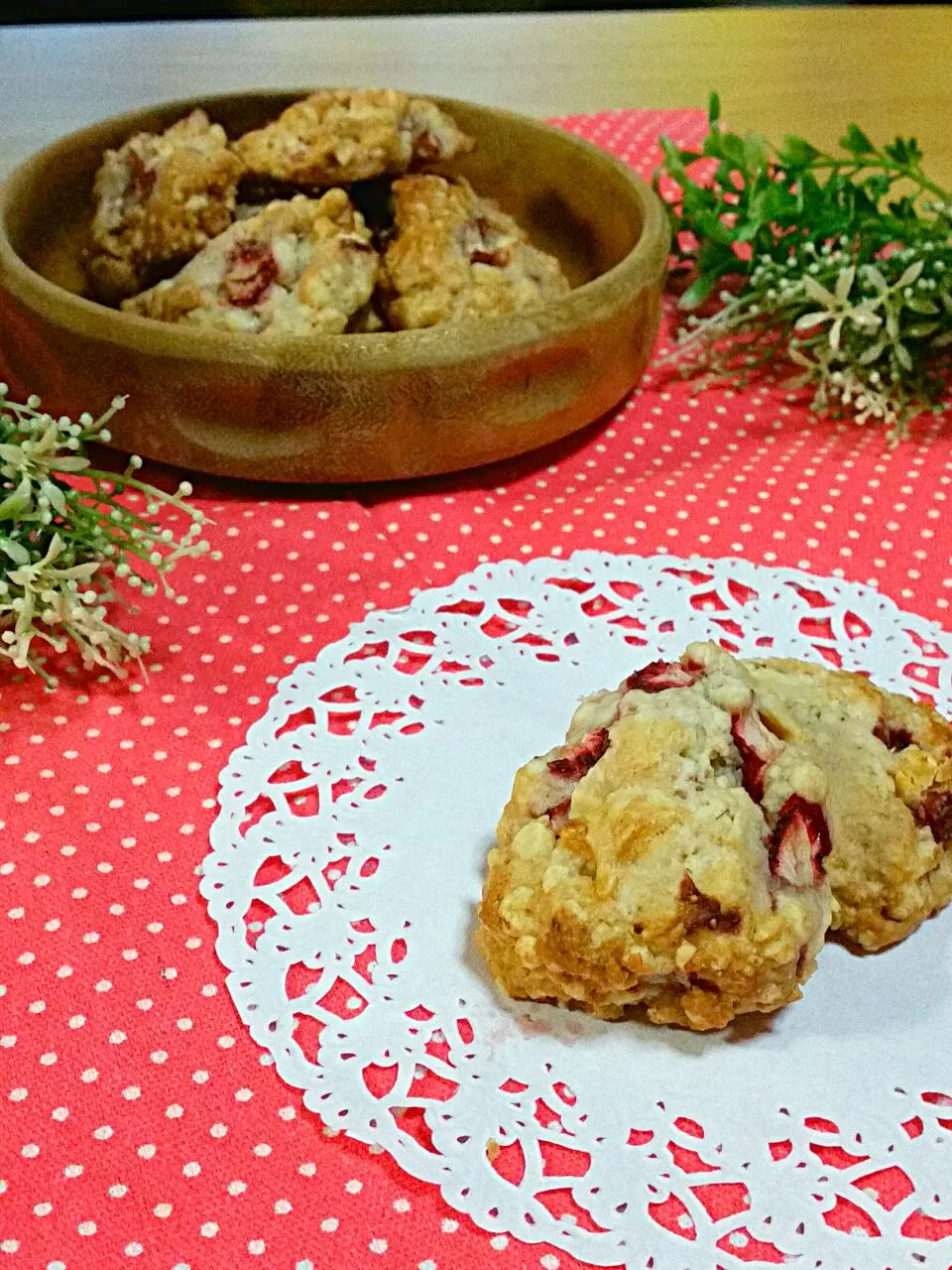 いちごとホワイトチョコのスコーン🍪|まーやんさん