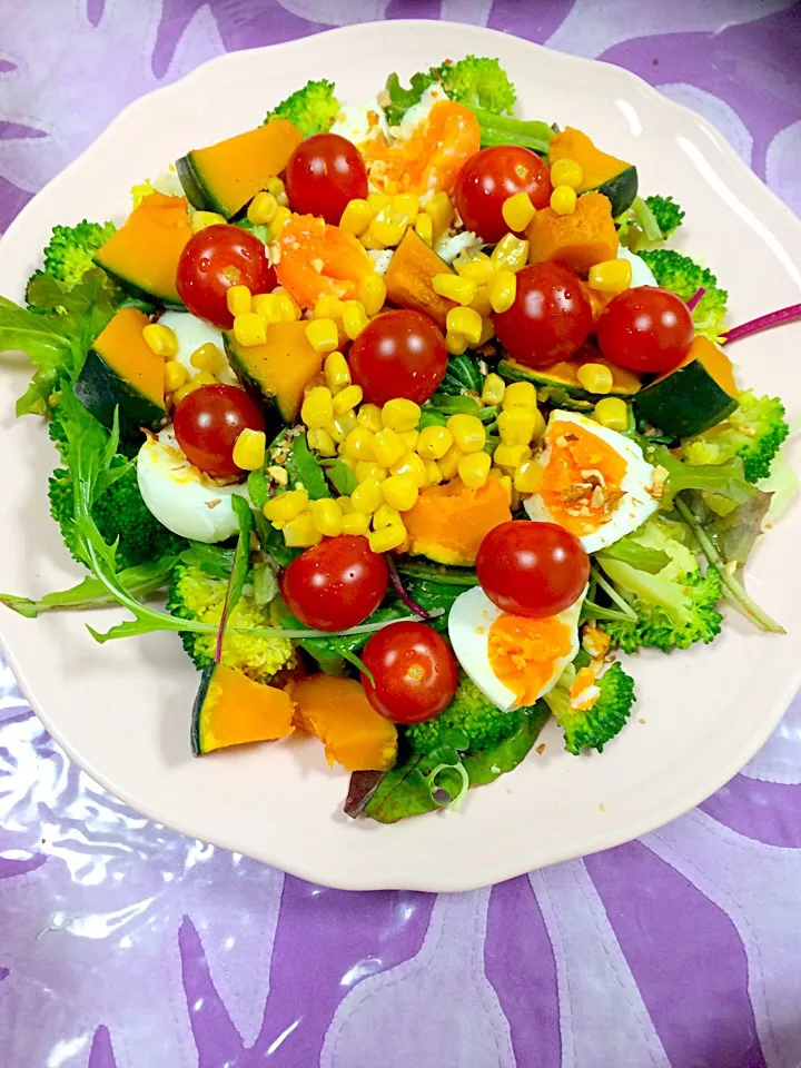 Snapdishの料理写真:野菜ゴロゴロサラダ🍴|よねこねこさん