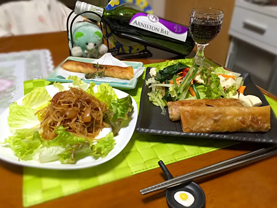 Snapdishの料理写真:ルンピア ン グライ&バンシット ソータンホン🍷|マニラ男さん