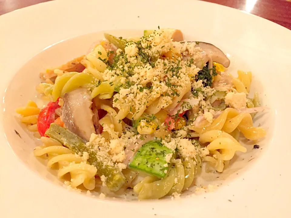 Fusilli with mushroom & vegetable in black truffle cream sauce|Sky Blueさん