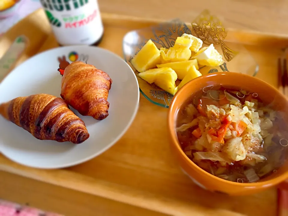 焼きたてクロワッサン&具沢山な野菜スープ|かわちさん