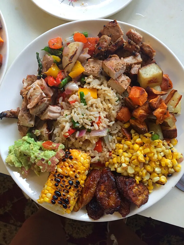 Snapdishの料理写真:Brown Rice w/ Grilled Veg, Jerk Pork, Roasted Regular&Sweet Potato, Grilled Corn, Sweet Plantains, Guacamole, Jerk Chicken& Extra Grilled Veg|Milka Papricaさん