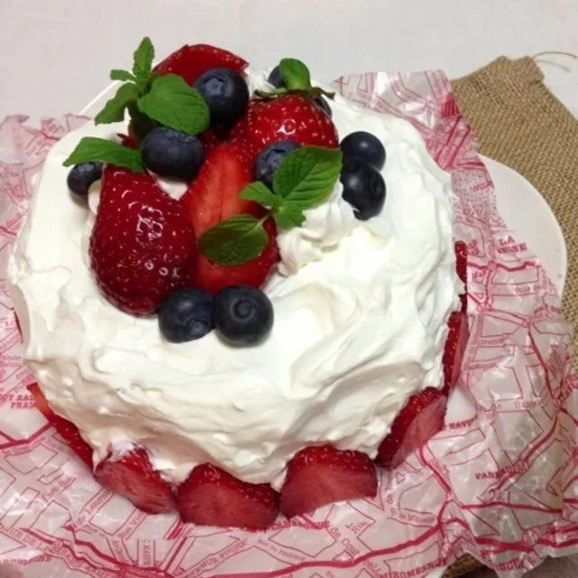 SHIMAさんのホットケーキミックスで簡単イチゴのデコレーションケーキ #レシピブログ #RecipeBlog|レシピブログさん