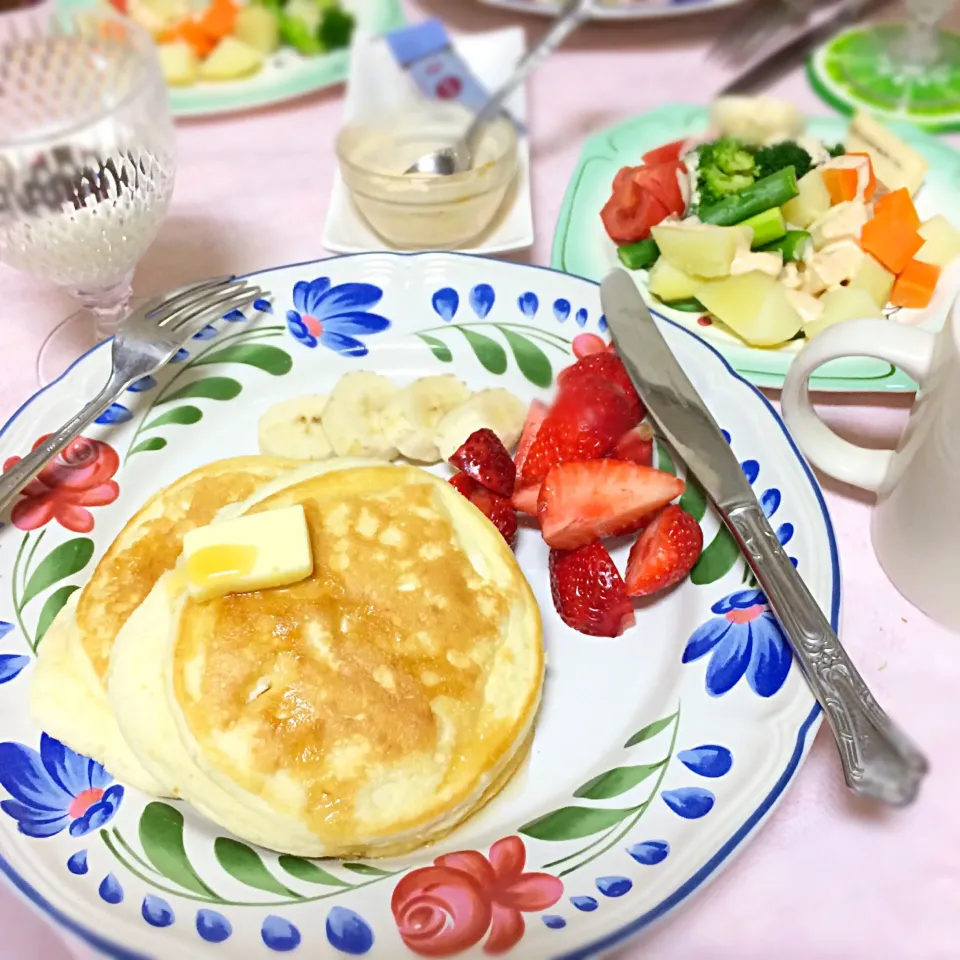 パンケーキ❤️今日のサラダは温野菜で。😋|ナタママさん