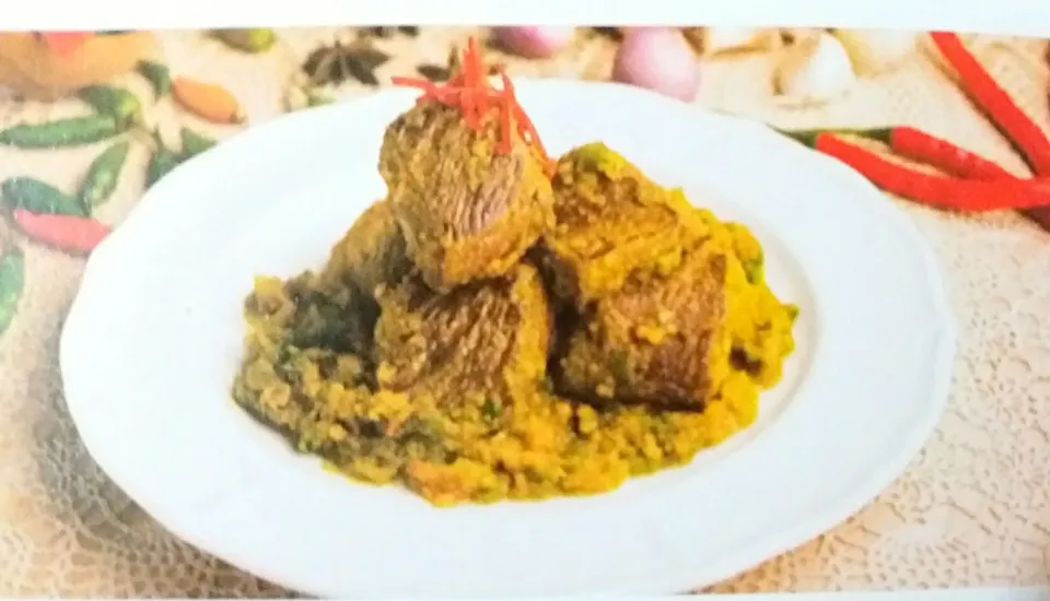 Daging bumbu rica 
komposisi :
Daging sapi,air,minyak goreng,cabe rawit merah,bawang merah,daun kemangi,bawang putih,sereh,garam,jahe,daun jeruk,kunyit,gula pas|Riena Agustineさん