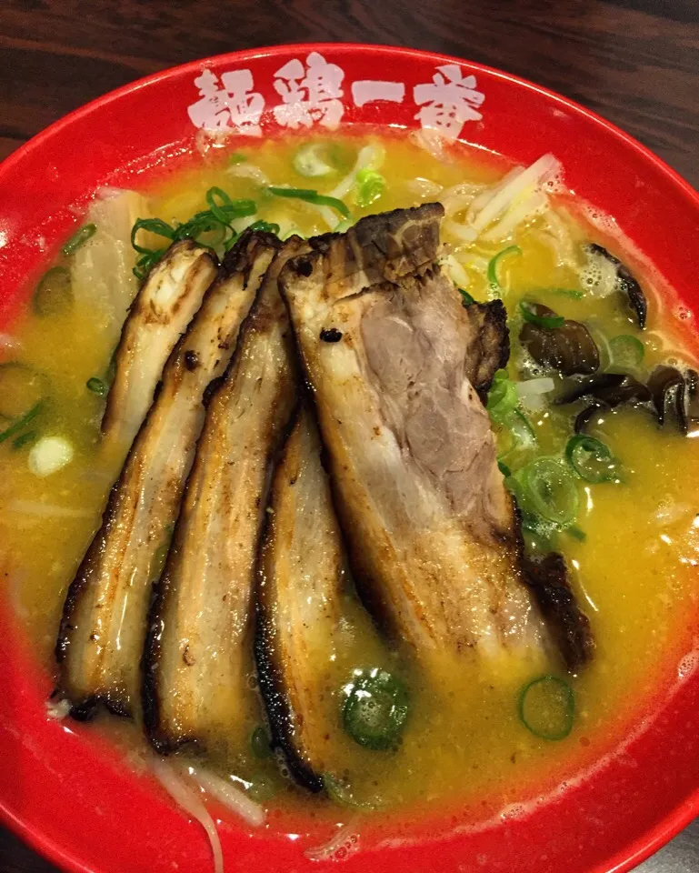 Snapdishの料理写真:麺鶏一番 沼津国一店 濃厚鶏白湯ラーメン🍜 トッピングでチャーシュー🐷|NOMU'S キッチン🍳さん