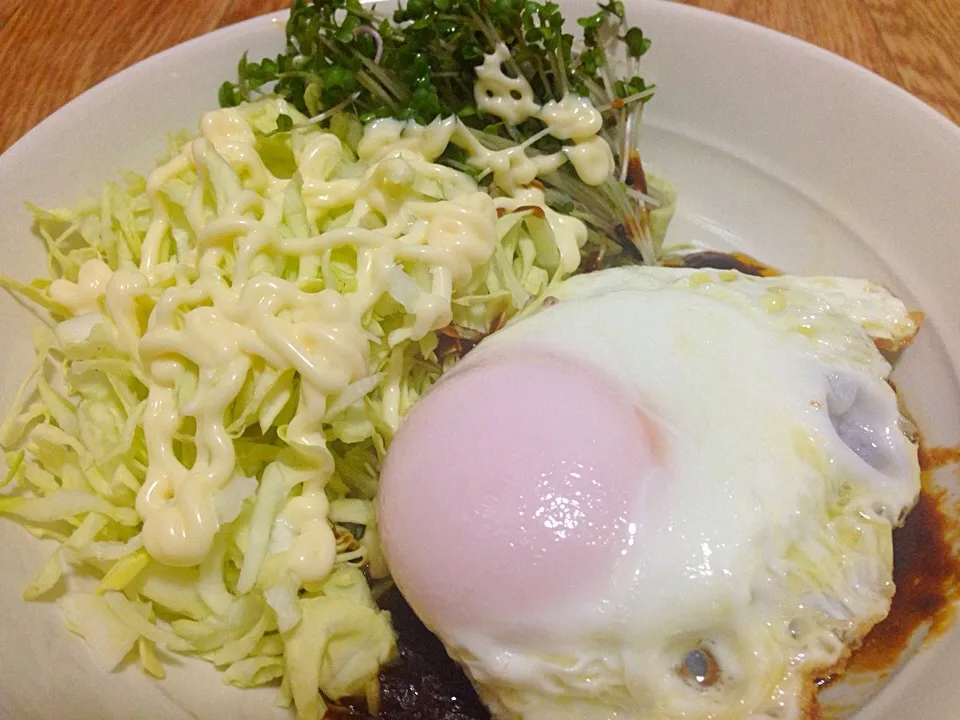 目玉焼きハンバーグ♥️|ちゃびきゅさん