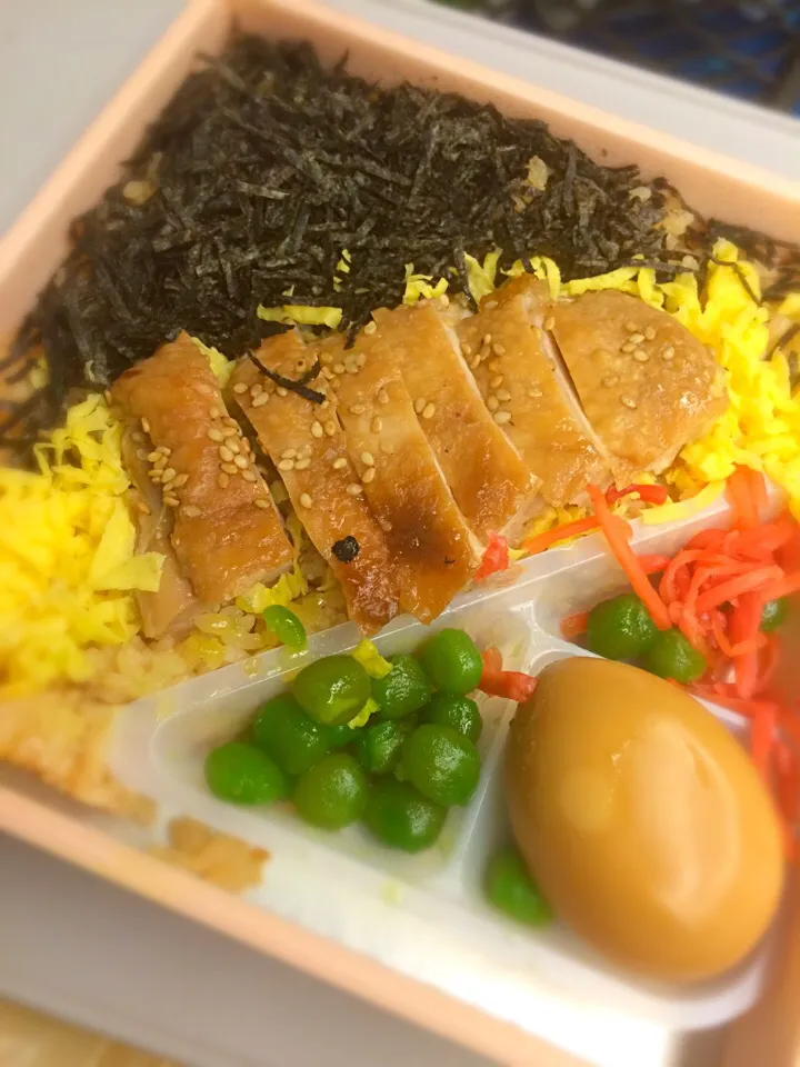 博多かしわ弁当！！|さらば広島の長きまつげ(東京なう)さん