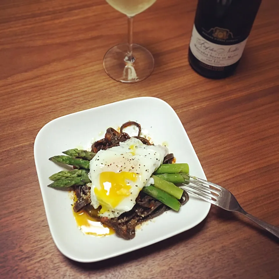 まるごとアスパラのトマトカルボナーラ風🍝🍷|leeさん