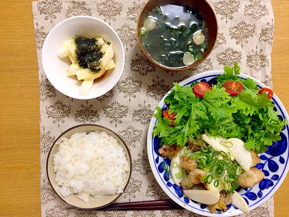 鶏肉とかぶの塩だれバター炒め、長芋短冊、味噌汁、押し麦ご飯|sayuさん