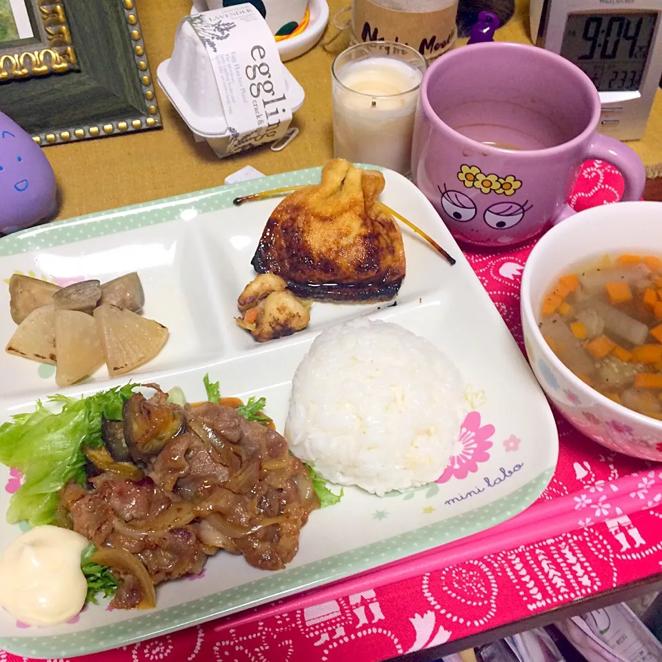 🍴生姜焼き
🍴油揚げにキャベツとニンジン煮たやつ詰め
🍴ナスと大根の煮浸し
🍴野菜スープ|Ulich1⭐️さん