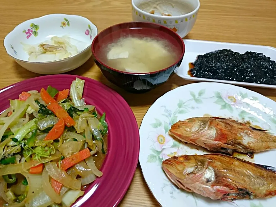 カサゴの塩焼きと野菜だけの野菜炒め|Shinji Matsuokaさん