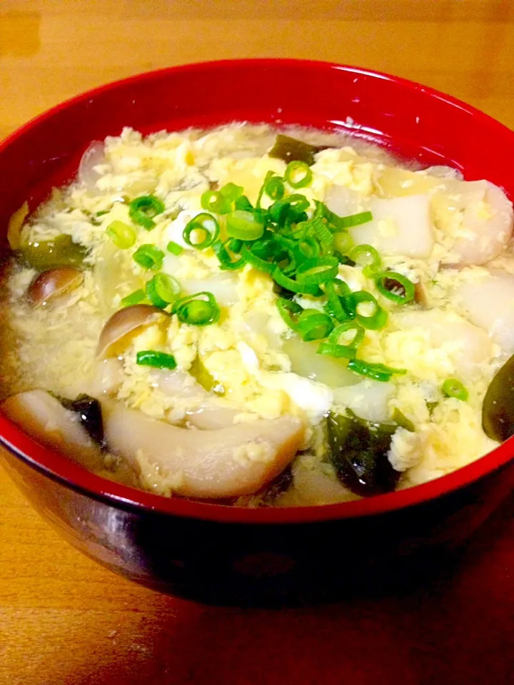 しめじとはんぺんのフワフワかき玉汁🍲|まいりさん