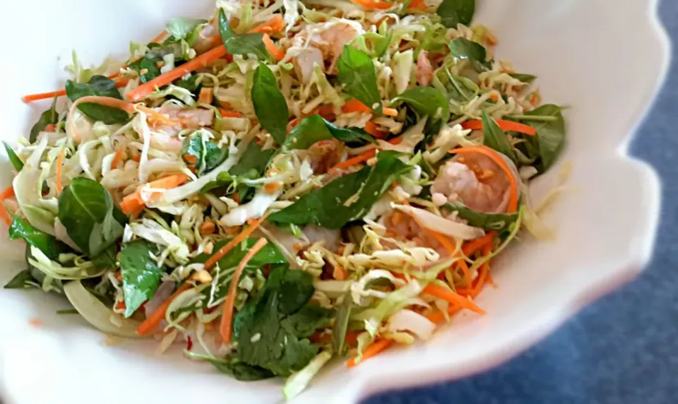 cabbage and shrimp salad|Jiraphon Gさん