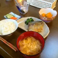 Snapdishの料理写真:朝食＊鯖の塩焼き&かぼちゃの煮物|穂月:ほおずきさん