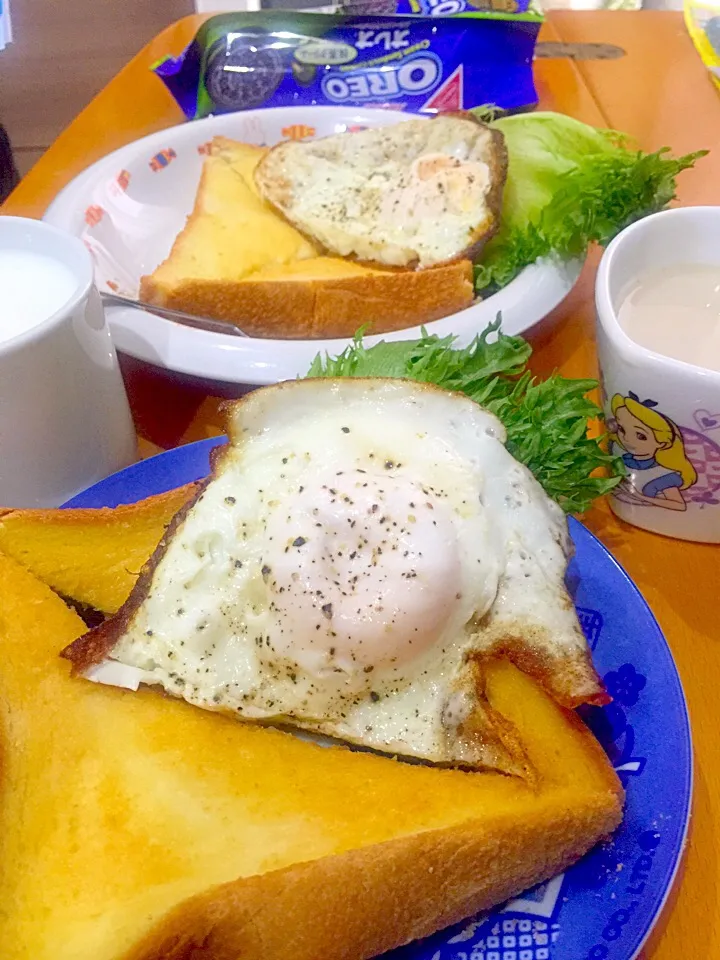 🍳目玉焼きのせ バタートースト  フリルレタス  🍊八朔  オレオ抹茶クリーム  ☕️カフェオレ  ミルク|ch＊K*∀o(^^*)♪さん