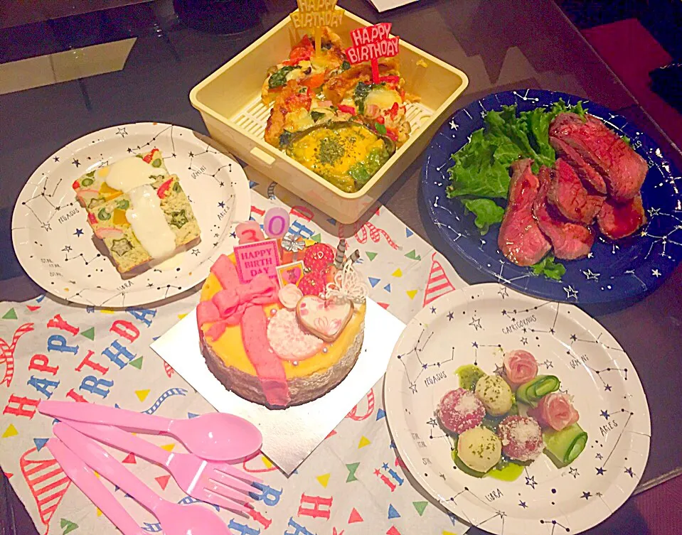 Snapdishの料理写真:お花見と誕生日お弁当♡|なぎささん