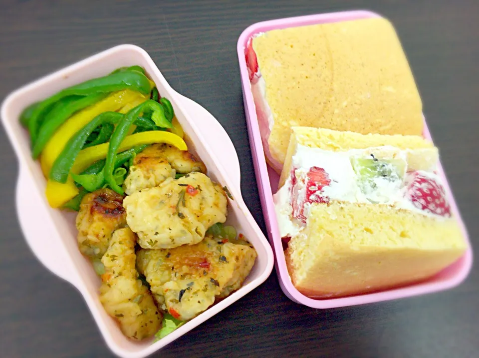 Snapdishの料理写真:フルーツサンドのお弁当〜
ちょっと失敗(>_<)|はるかさん