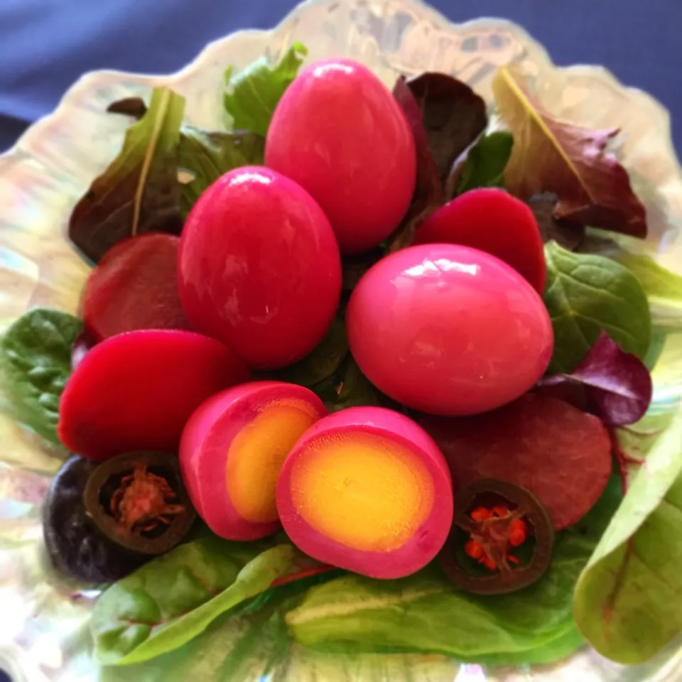 Snapdishの料理写真:I made Pickled Eggs with Beets and Jalapeno. Happy Easter! 🐇|mamaeriさん