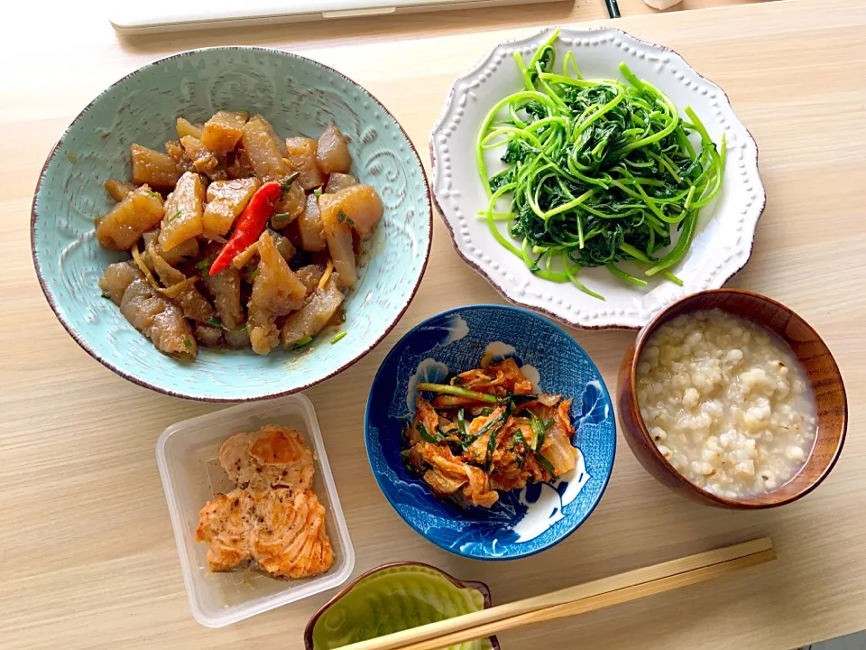 Snapdishの料理写真:こんにゃく粉から作ったこんにゃく豆腐 大成功*\(^o^)/* ちなみに、キムチも自家製だよ^_^|Luo Zhen Yamuchaさん