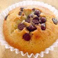 Snapdishの料理写真:Banana cake with chocolate chips|Yui Phiphitphakdiさん