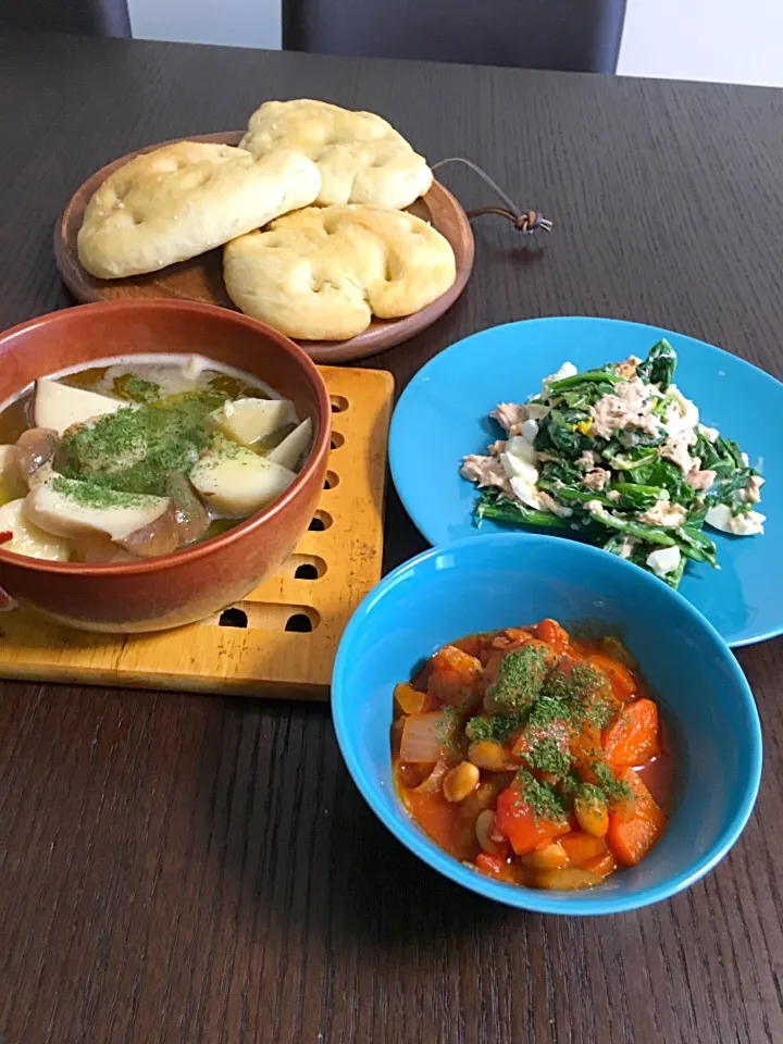 アヒージョ、チキンのトマト煮、菜の花のサラダ|やすこさん