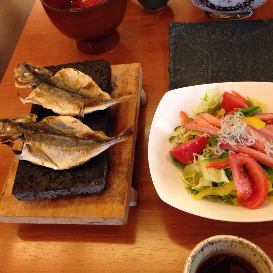 朝食〜鯵の干物と取れたてサラダ|みゅうさん