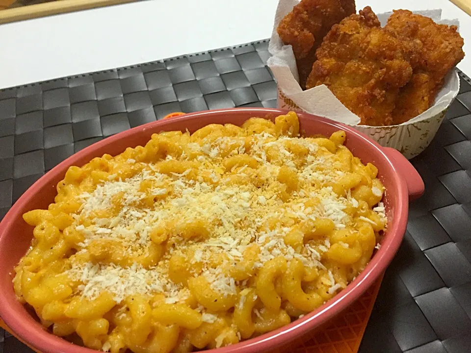 Creamy Mac 'n Cheese with Fried Chicken|Alvin Valerianoさん