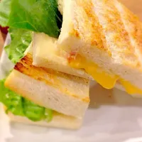 Snapdishの料理写真:Ham & cheese sandwiches|Anne~AunAunさん