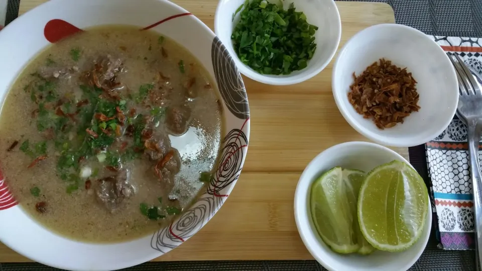 indonesian cuisine: coto Makassar(beef chunk soup)|Jihanさん