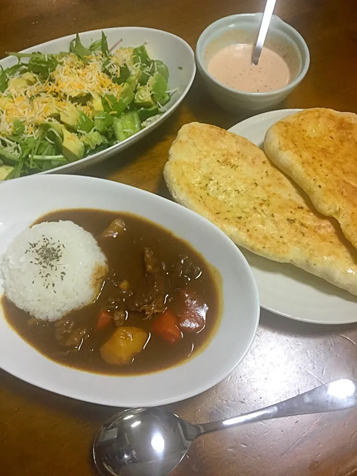 ナンと牛すじカレーです🎵|アリスさん