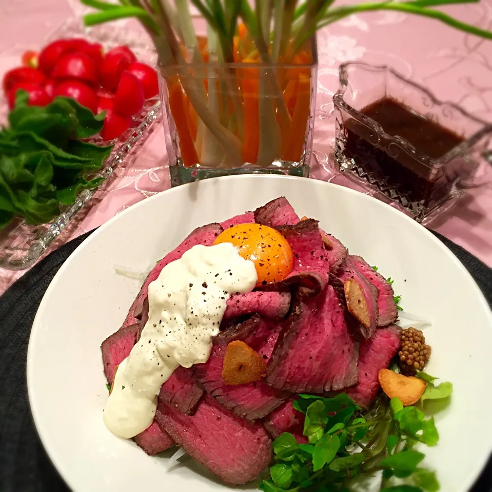 Snapdishの料理写真:ローストビーフ丼🐮 あの行列店の味を家庭で|もとぱんさん