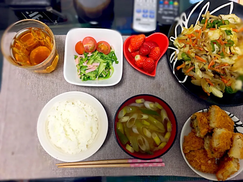 かなりの手抜き料理🍽😋 笑
イチゴ🍓がスーパーで安かった〜♡|cipiさん