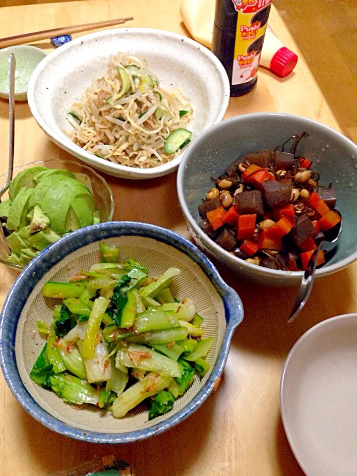 大豆の五目煮。チヂミ小松菜のおひたし。切り干し大根ともやしと胡瓜の酢と胡麻油和え物。|nanoraさん