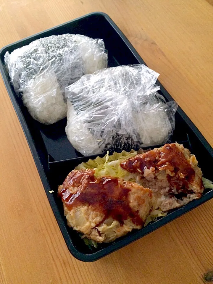 おにぎり&ハンバーグとお味噌汁のお弁当🍱|meyou..さん