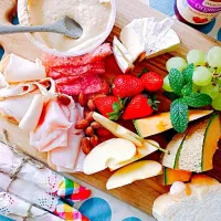 Snapdishの料理写真:Fruits & nut& cheese plater for Easter breakfast #Easter #healthconcious|noriko takiyama のりねぇですさん