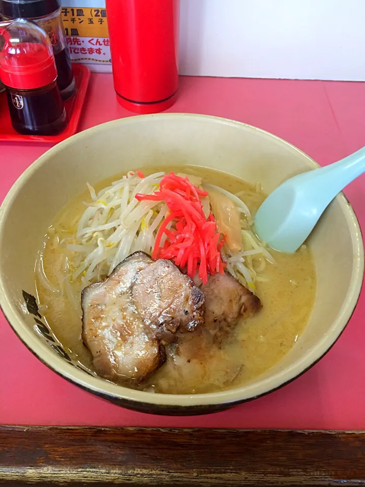 どさん娘のとんこつラーメン|みウラさん