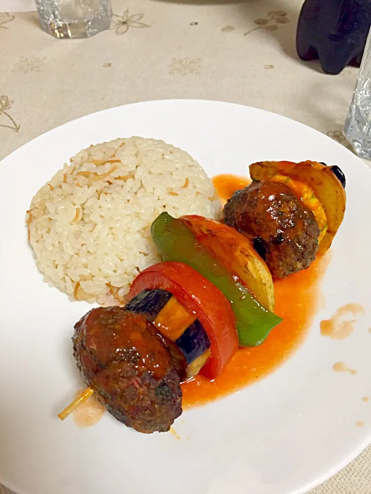 Snapdishの料理写真:Sis kotfe kebabi 串刺しケバブ #turkish #style #meatball #kofte #oven|bernaさん