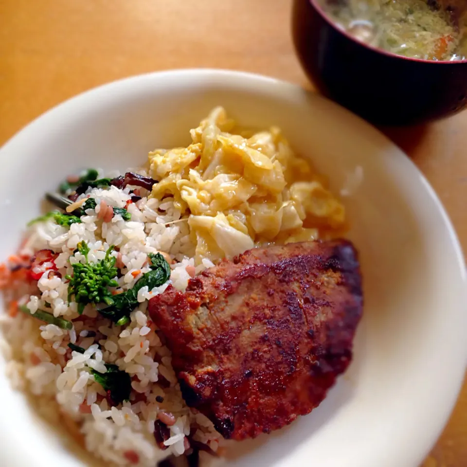 菜の花とタコの変わりチラシにカジキの西京焼きと春キャベツの卵とじ添え&中華風かき玉スープ♫|こなちゅんさん