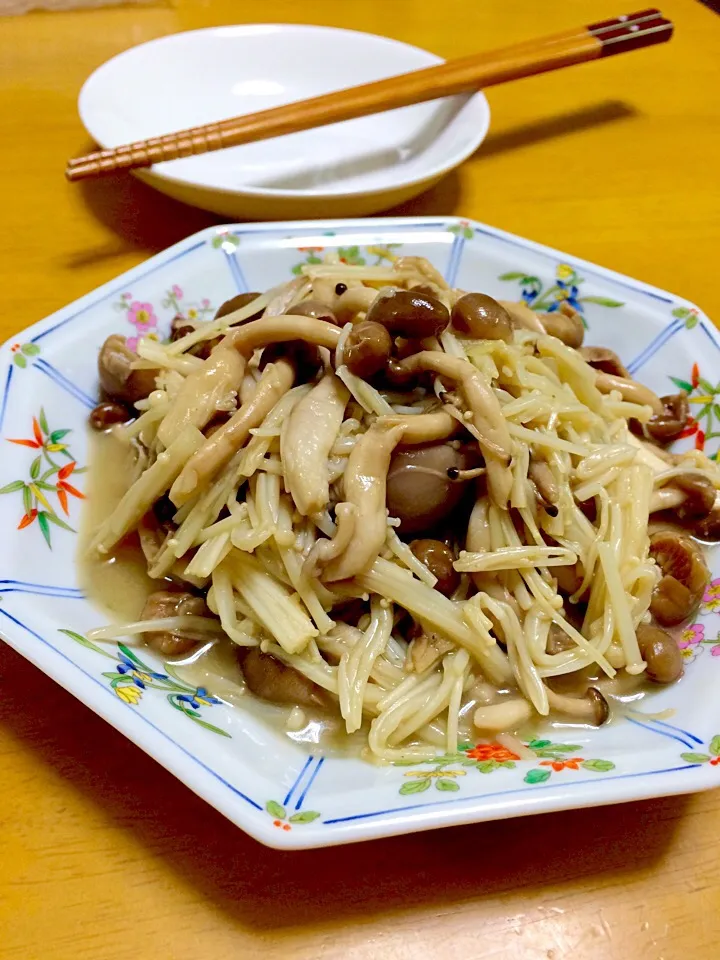 Snapdishの料理写真:きのこの香味ペーストソテー🍄|ブー吉さん