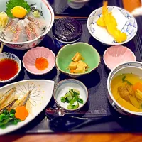 Snapdishの料理写真:真鯛の月見丼御膳✨|Momokaさん