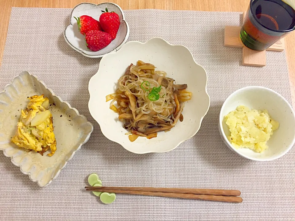 仕事で遅くに帰ったので、こんにゃく麺でちょっとだけヘルシー❁|ねっぴさん