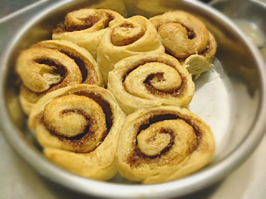 第一次式做cinnamon rolls~肉桂面包卷 ,味道很好吃，很香的 只是外形不太好看 热度好像不够 还有卷得太松了。。。
算了吧！下次在加油！
世上无难事
只是有心人|Poi Kyさん