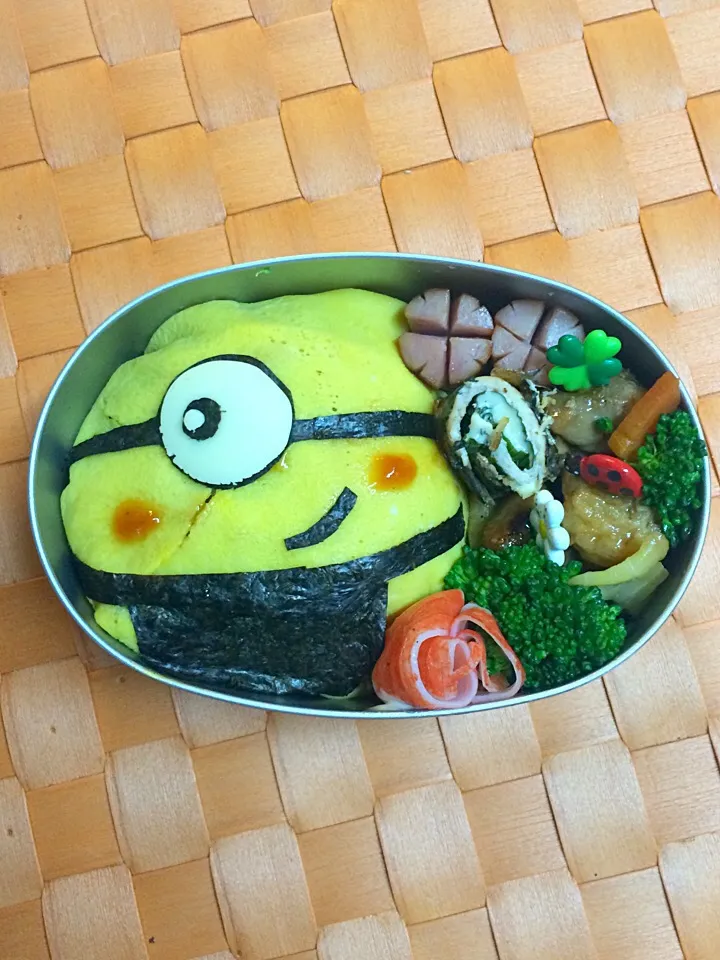 息子弁当🎵 幼稚園預かり保育〜  ほんとのほんとに最後のお弁当💦 ミニオンズ弁当 🍌💕オムそば🍱|Snow10さん