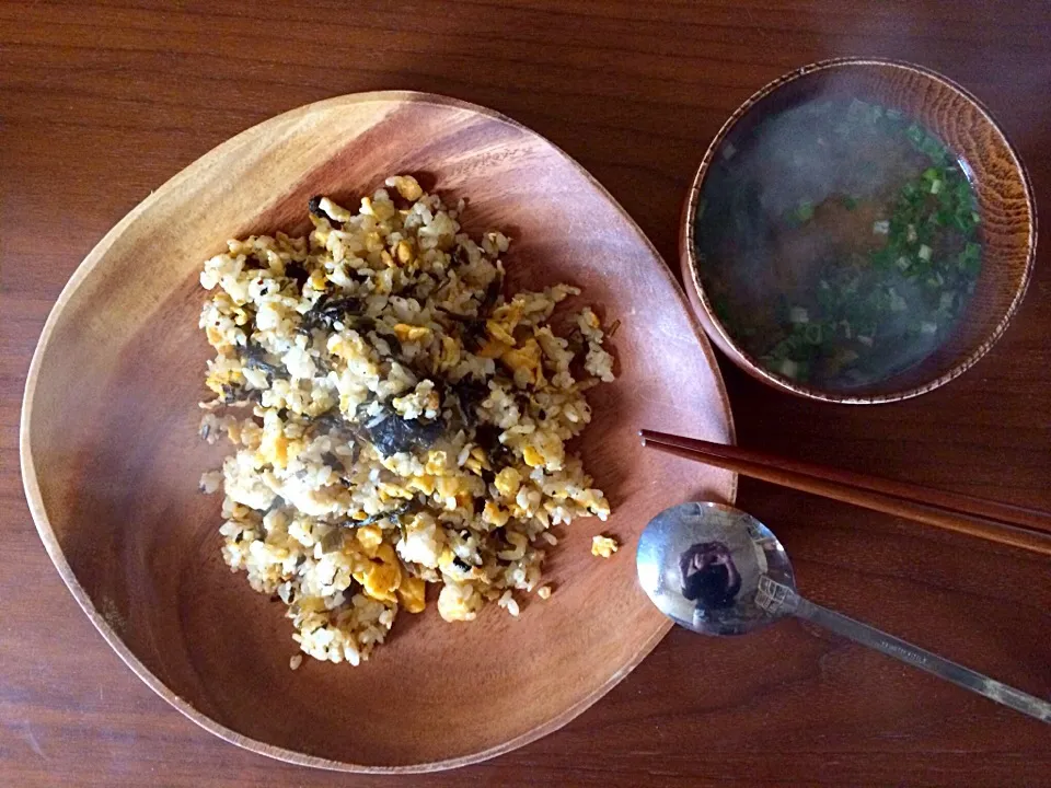 Snapdishの料理写真:5分で朝食 卵と高菜炒飯|マユマユさん