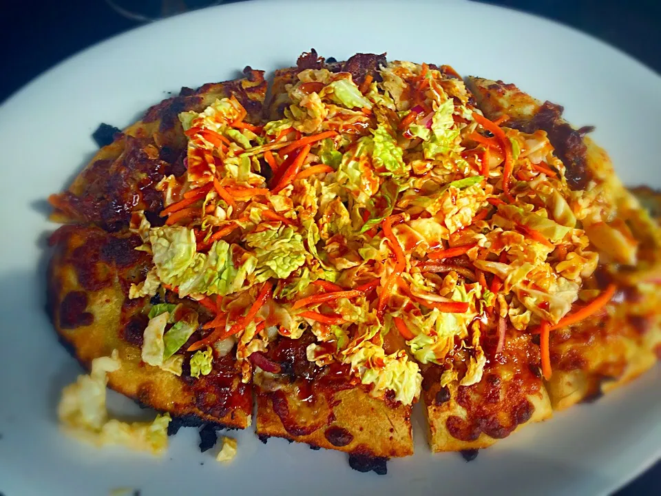 Slow roasted smoked pork pizza w/ mango slaw & chipotle bbq sauce!!|Liesel Ryanさん